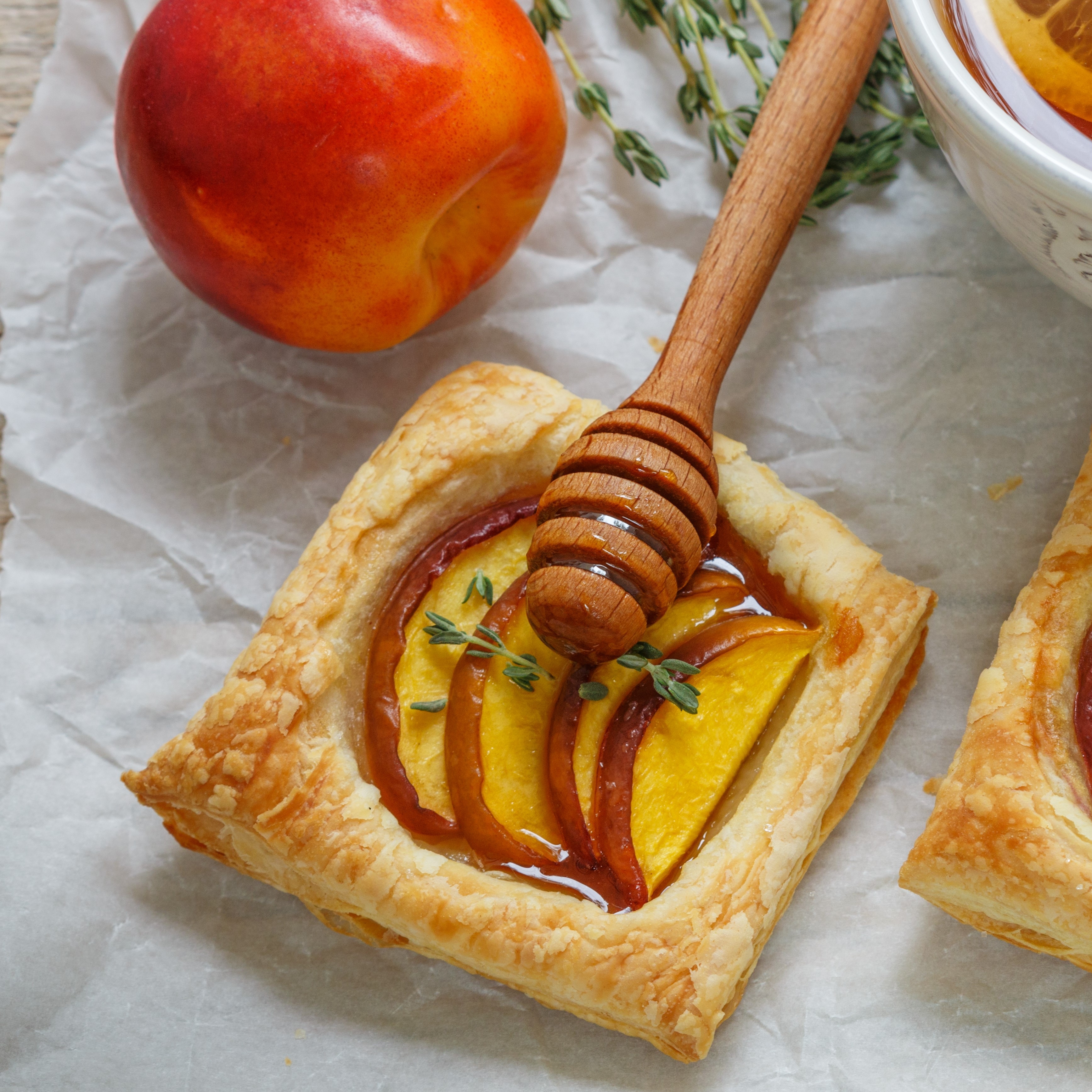 Tartaletky s nektarinkami a kozím sýrem