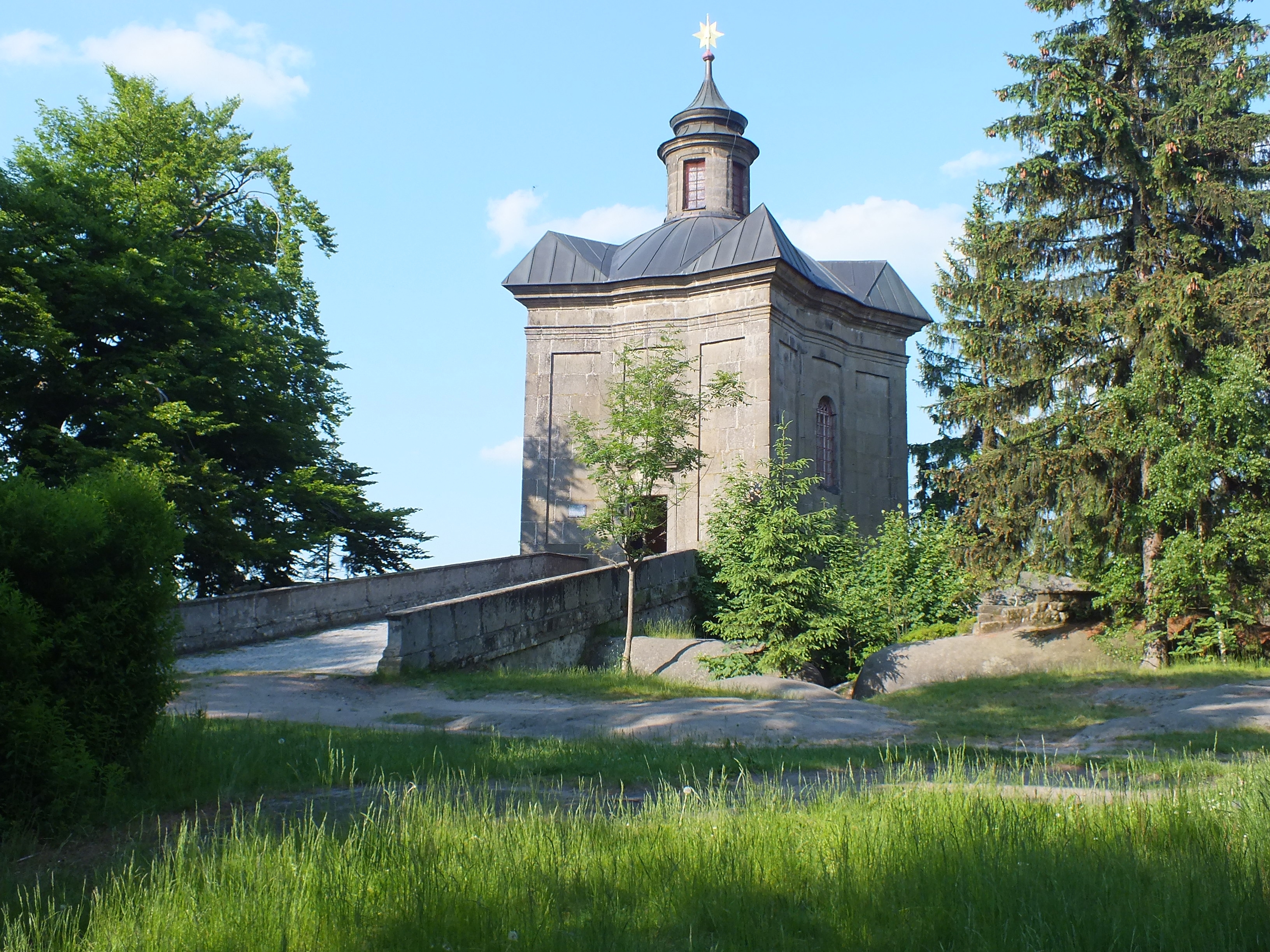 Tip na prázdninové putování: Zářící Hvězda Broumovských stěn